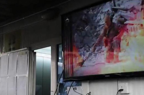 نمایش عمومی فیلم آتش زدن خلبان اردنی توسط داعش