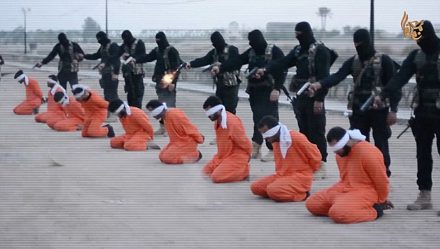 داعش 9 تن را به اتهام خیانت به دین خدا اعدام کرد/ عکس