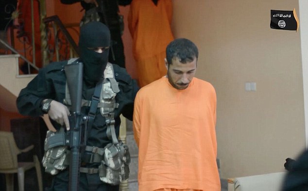 داعش 9 تن را به اتهام خیانت به دین خدا اعدام کرد/ عکس