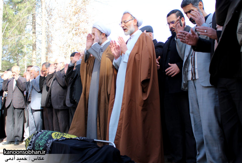 تصاویر مراسم تشییع و تدفین مادر شهید شهرام عباسی در کوهدشت (12)