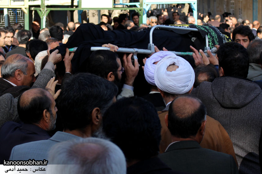 تصاویر مراسم تشییع و تدفین مادر شهید شهرام عباسی در کوهدشت (16)