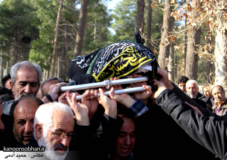 تصاویر مراسم تشییع و تدفین مادر شهید شهرام عباسی در کوهدشت (5)