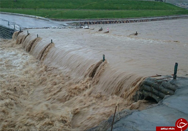 آخرین جزئیات از وضعیت سیلاب در استان لرستان/ قطع راه ارتباطی روستاها و آب‌گرفتگی منازل+ تصاویر