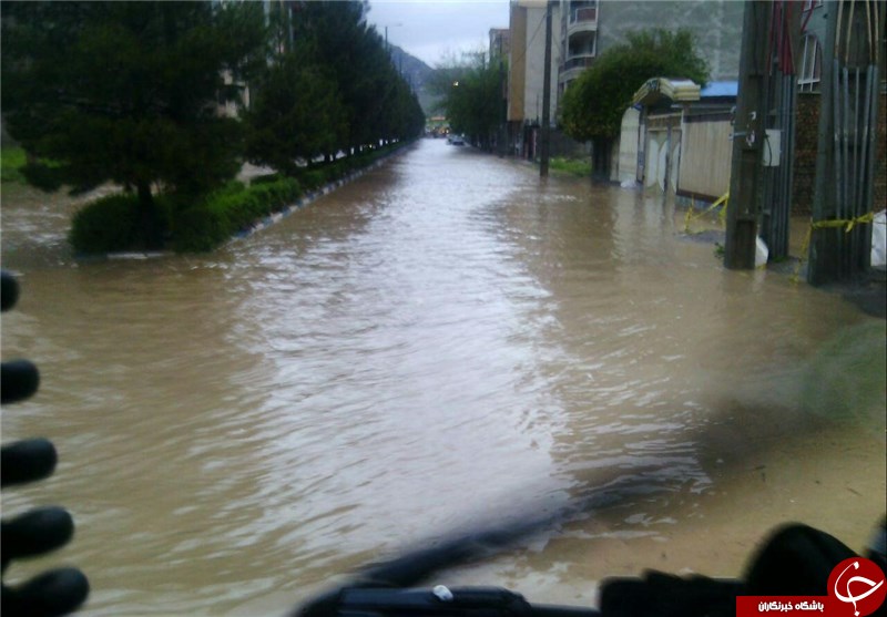 آخرین جزئیات از وضعیت سیلاب در استان لرستان/ قطع راه ارتباطی روستاها و آب‌گرفتگی منازل+ تصاویر