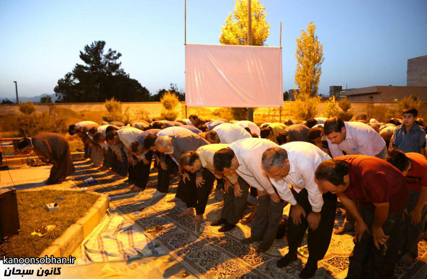 تصاویر اقامه نماز جماعت در پارک مهرگان کوهدشت (14)