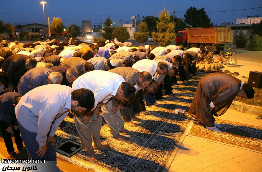 تصاویر اقامه نماز جماعت در پارک مهرگان کوهدشت (17)