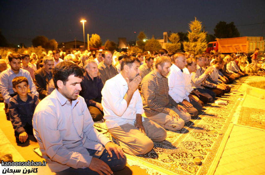 تصاویر اقامه نماز جماعت در پارک مهرگان کوهدشت (6)