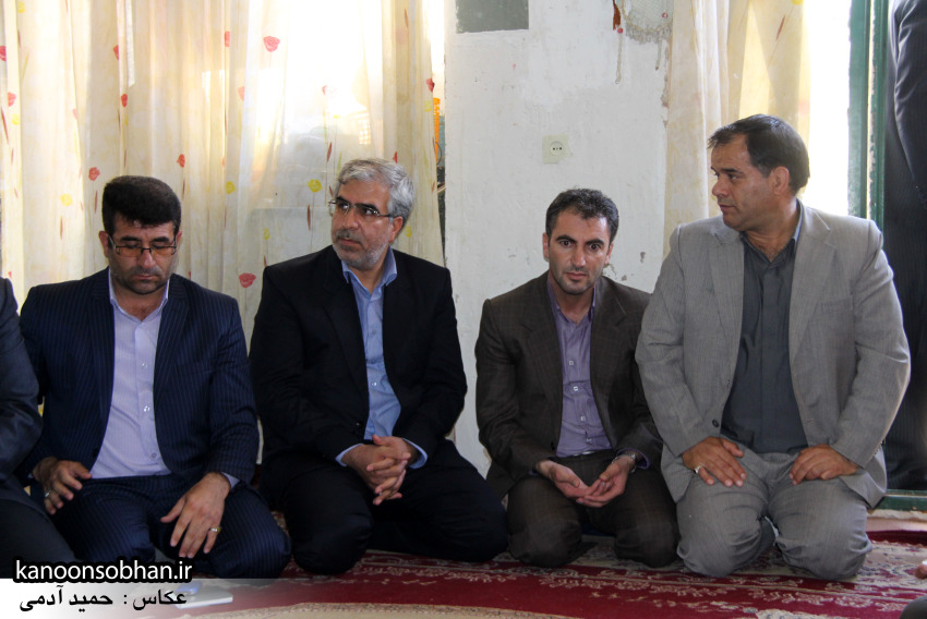 تصاویر دیدار استاندار لرستان و دیگر مسئولین با خانواده شهید مدافع حرم در کوهدشت (10)