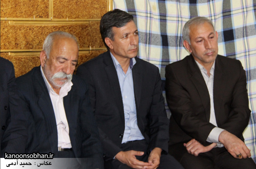 تصاویر دیدار استاندار لرستان و دیگر مسئولین با خانواده شهید مدافع حرم در کوهدشت (11)
