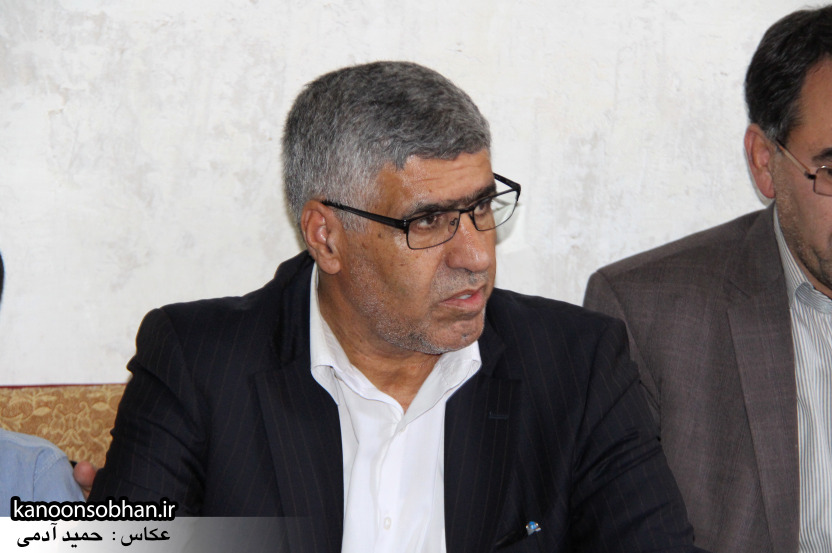 تصاویر دیدار استاندار لرستان و دیگر مسئولین با خانواده شهید مدافع حرم در کوهدشت (12)