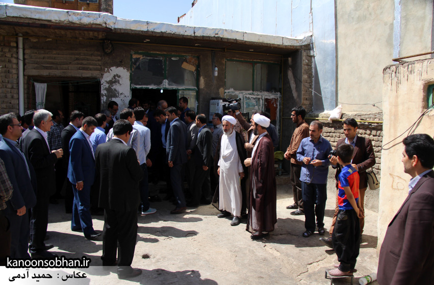تصاویر دیدار استاندار لرستان و دیگر مسئولین با خانواده شهید مدافع حرم در کوهدشت (14)