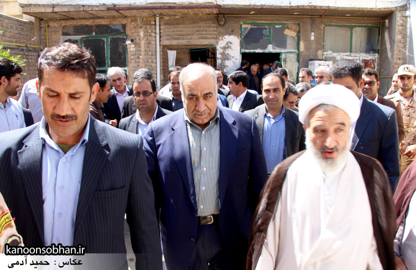 تصاویر دیدار استاندار لرستان و دیگر مسئولین با خانواده شهید مدافع حرم در کوهدشت (15)