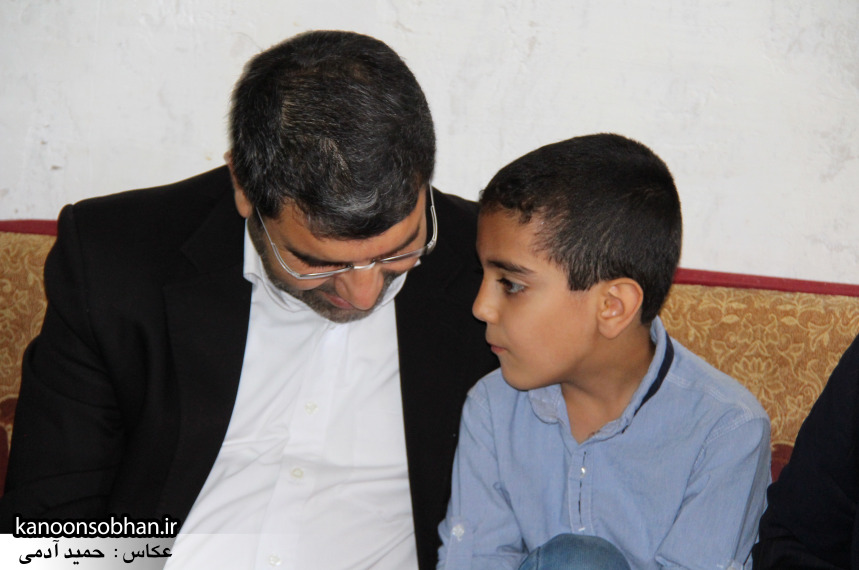 تصاویر دیدار استاندار لرستان و دیگر مسئولین با خانواده شهید مدافع حرم در کوهدشت (5)
