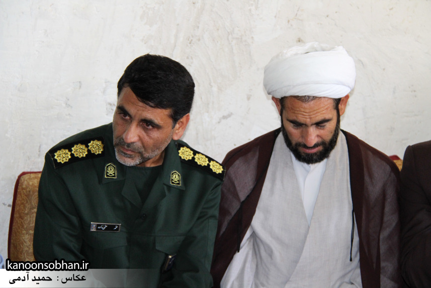 تصاویر دیدار استاندار لرستان و دیگر مسئولین با خانواده شهید مدافع حرم در کوهدشت (6)