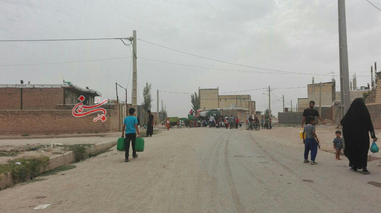 تصاویر آب رسانی با تانکر در شهر کوهدشت (1)