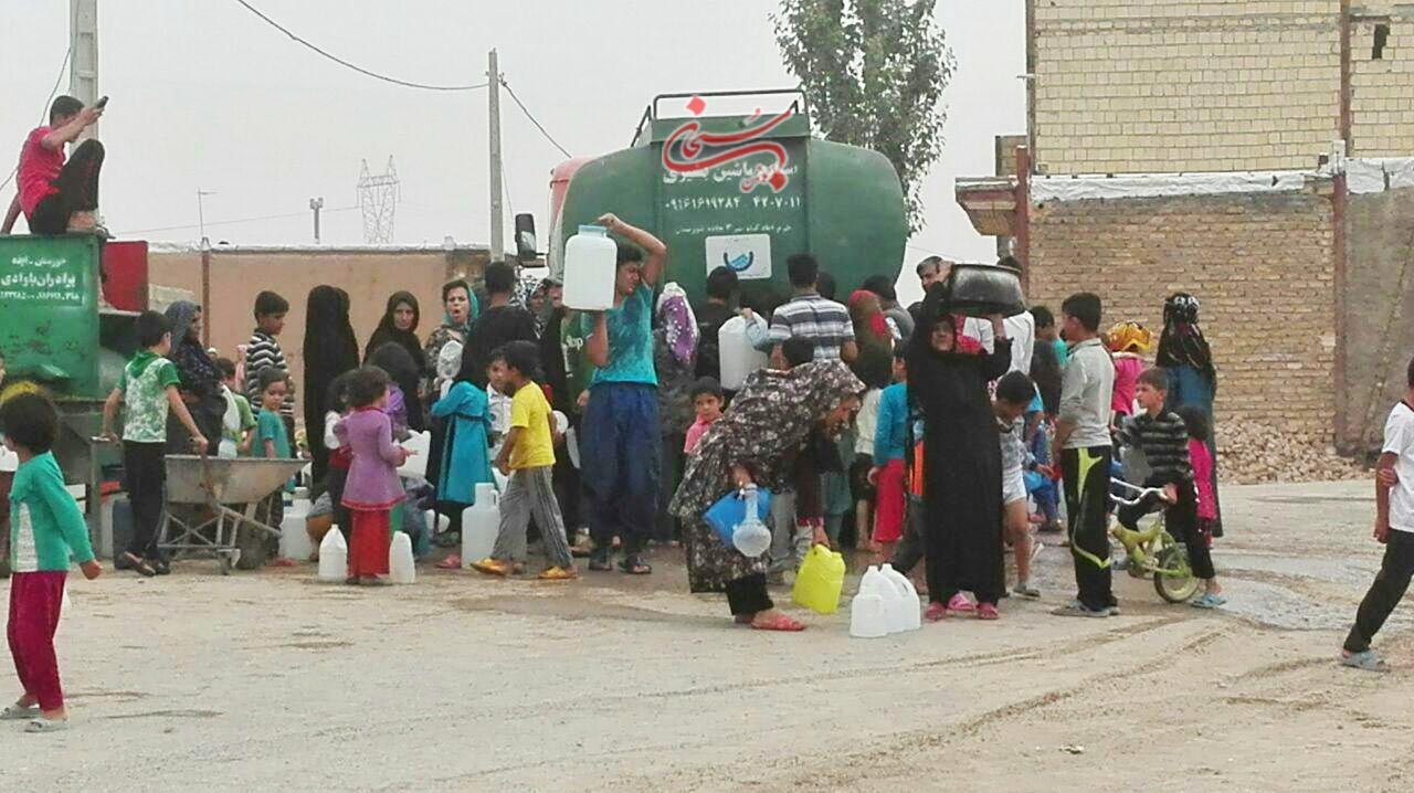 تصاویر آب رسانی با تانکر در شهر کوهدشت (2)