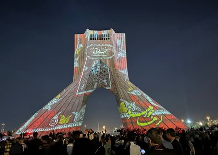 نورپردازی برج آزادی تهران در «روز خرم‌آباد
